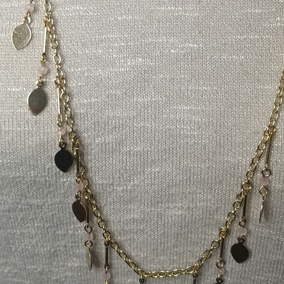 Banana Republic Gold tone long necklace with pink crystals - Picture 3 of 5